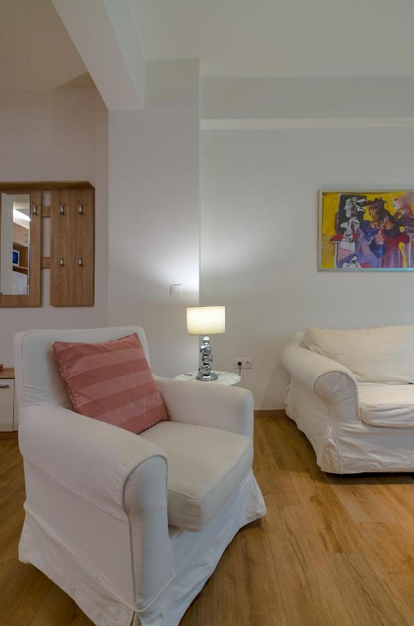1bd Close To Metro Station Ampelokipoi Apartment
